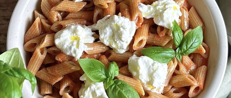 PASTA CON CREMA DI POMODORI CRUDI